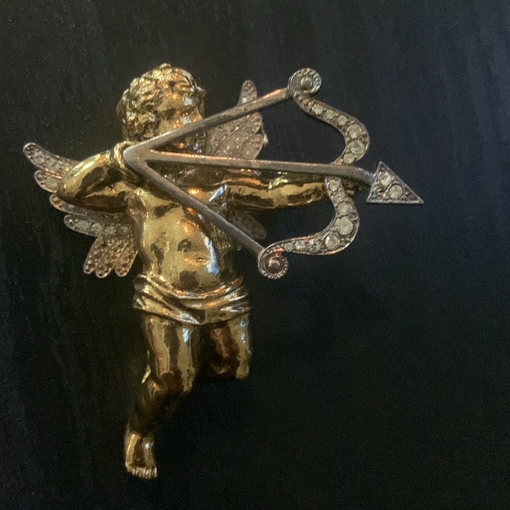 Golden Cupid w/ arrow Broach - Picture 5 of 6